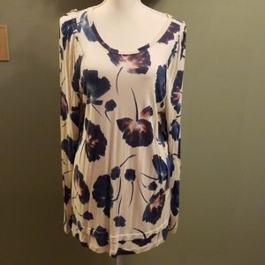 Beautiful Vera Wang Floral Top